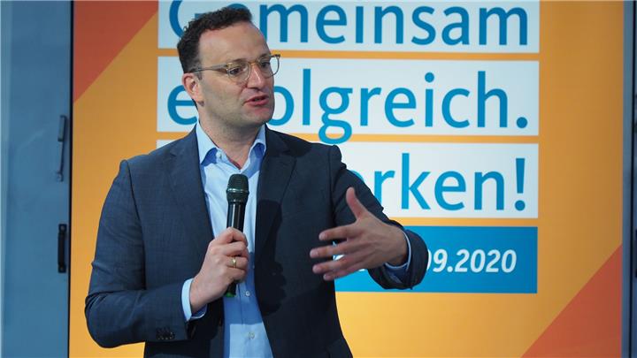 Die Dynamik der Neu-Infektionen macht Spahn Sorgen Die Dynamik der Neu-Infektionen macht Spahn Sorgen
