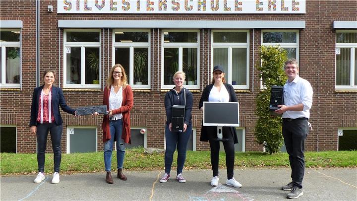 Rotary-Club spendet PCs an die Silvesterschule 