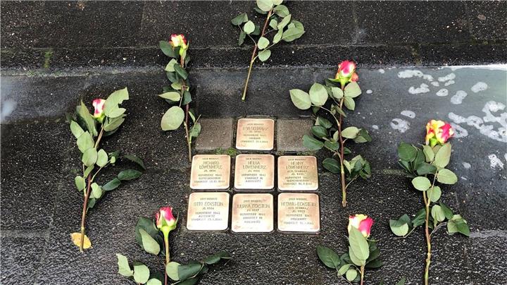Raesfelder Schüler putzen Stolpersteine 
