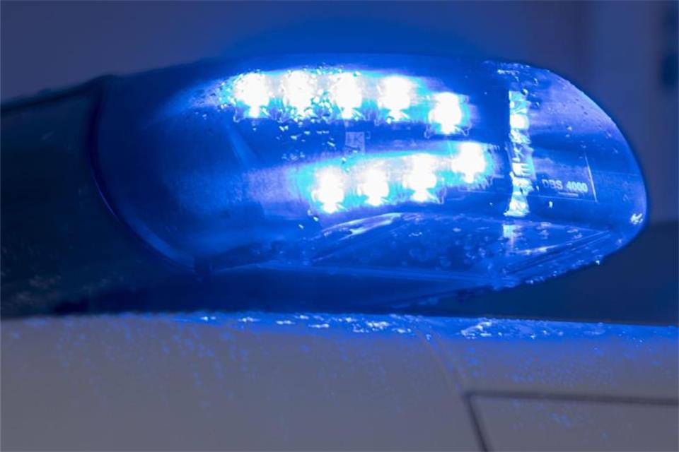 Um Corona-Regeln zu umgehen: Mehrere Menschen zelten im Wald 