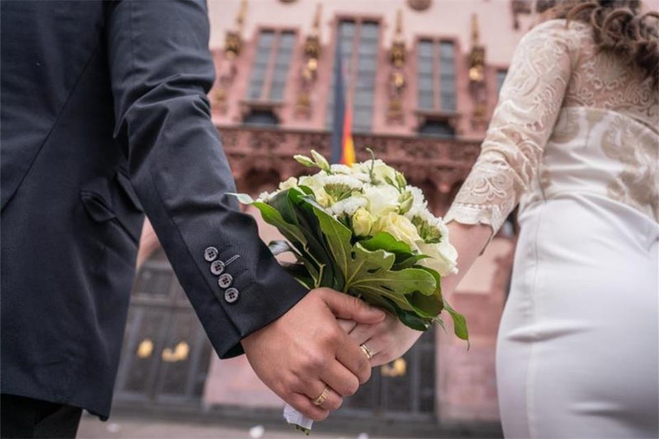 Liebe in Zeiten von Corona: Einige Paare trauen sich dennoch 