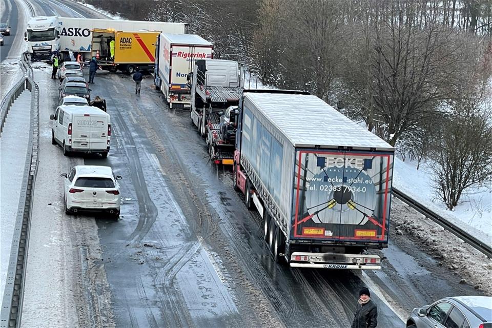 A31 gesperrt: Unfall mit Lastwagen 