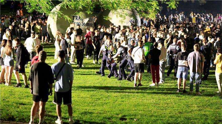 Münster sperrt abends die Aaseewiese 