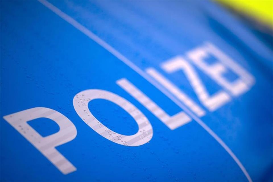 Überschwemmung in Wuppertal: Polizei sperrt Straßen ab 