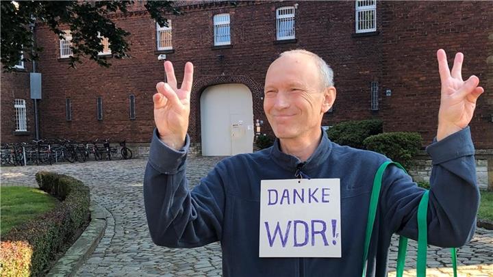 Georg Thiel verspottet bei Freilassung den WDR Georg Thiel verspottet bei Freilassung den WDR