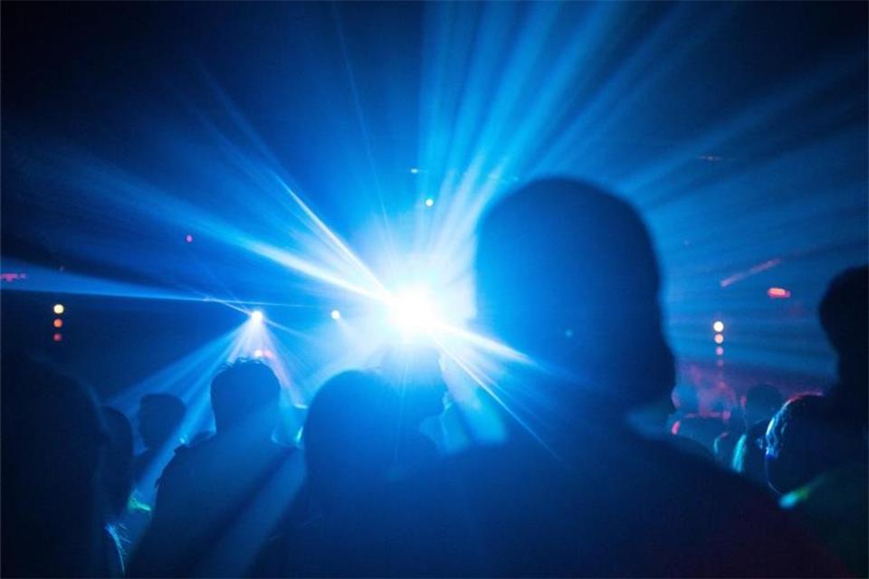 Corona-Ausbruch trotz 2G: Experten betonen Impfschutz 