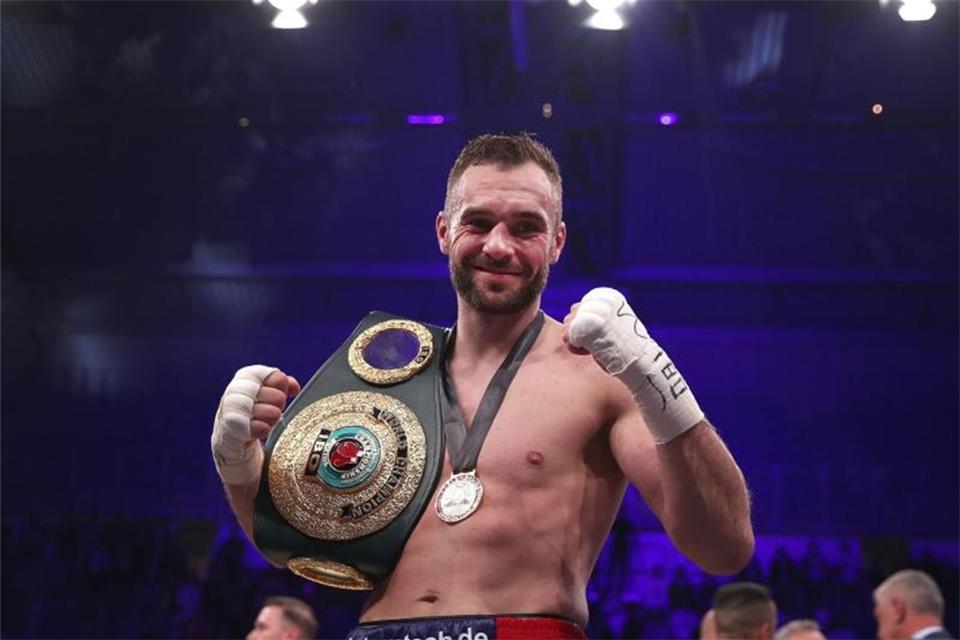 Wieder Weltmeister: Bösel siegt im Box-Krimi gegen Krasniqi 