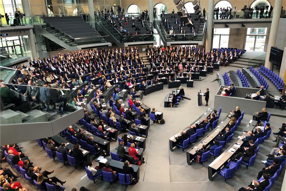 Anne König und Nadine Heselhaus starten im Bundestag 