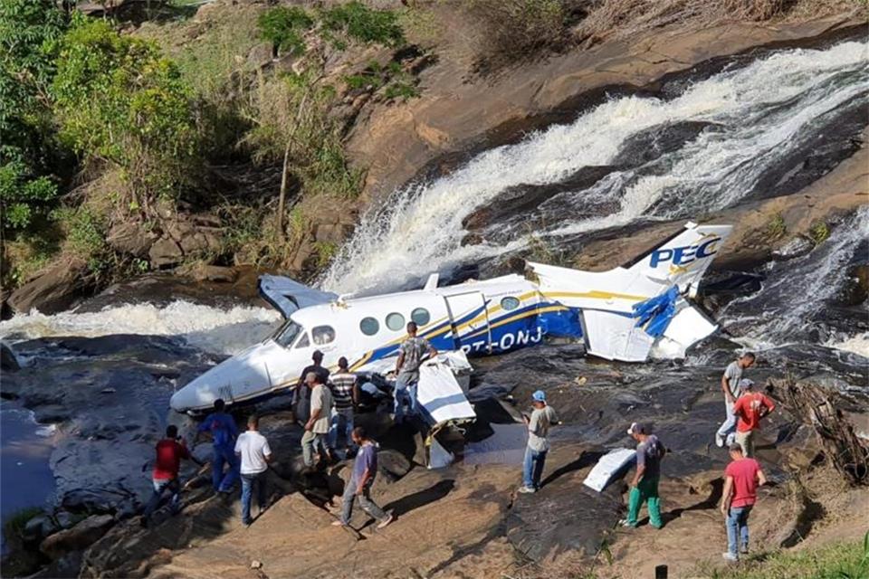 Sängerin Marília Mendonça mit Flugzeug abgestürzt 