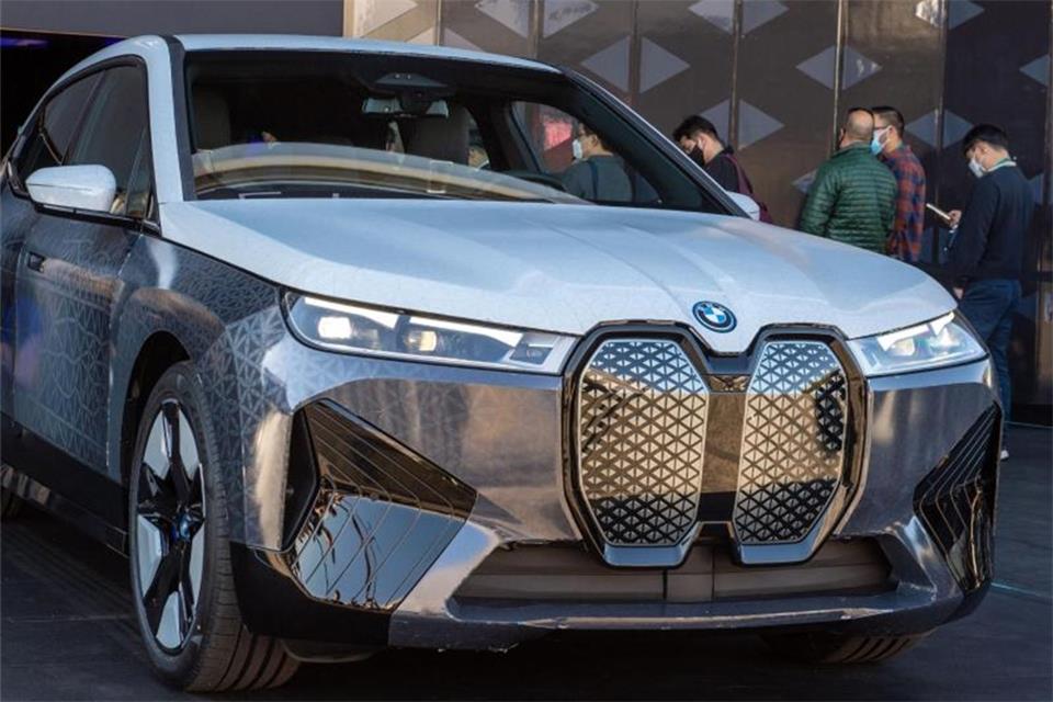 CES-Auto von BMW wechselt die Farbe 