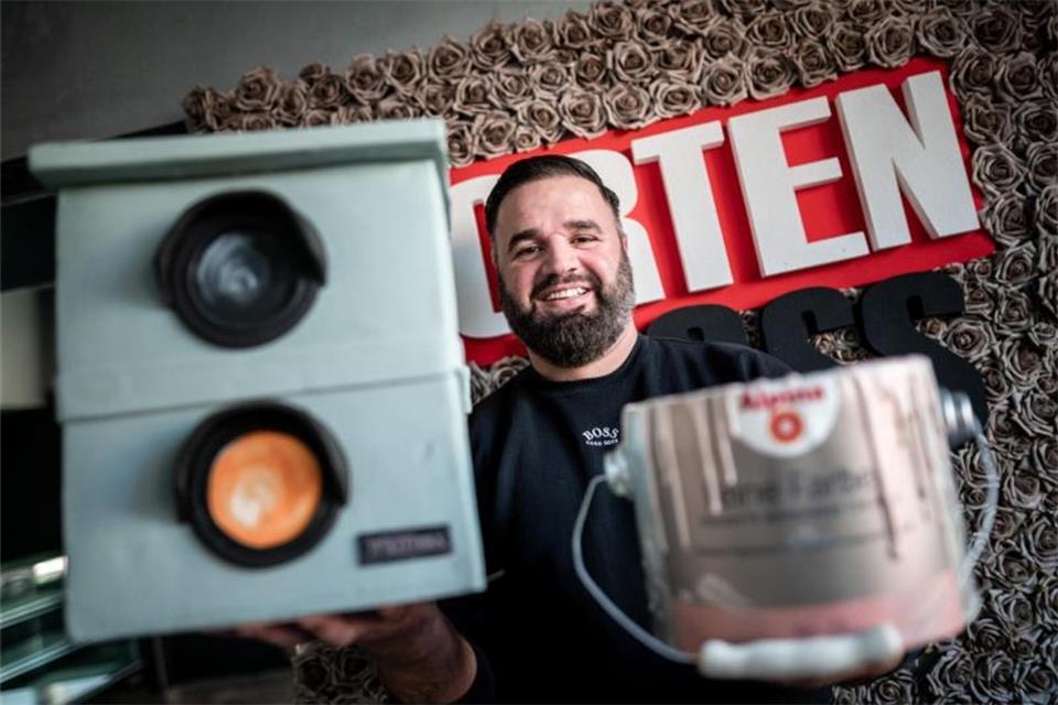 NRW-Konditor verblüfft mit Torten: Farbeimer zum Reinbeißen 