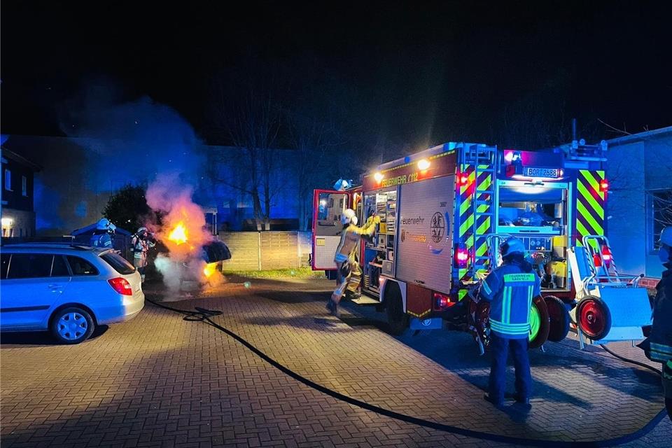 Feuerwehr löscht Container-Brand in Raesfeld
