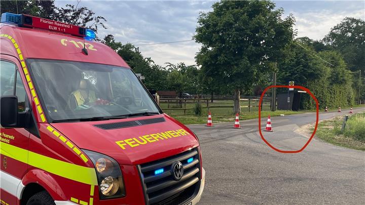 Feuerwehr sichert ausgelaufenen Unkrautvernichter in Raesfeld 