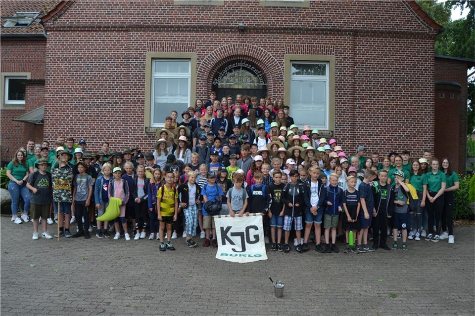 Burloer Pfarrjugend aus Ferienlager in Rüthen heimgekehrt Burloer Pfarrjugend aus Ferienlager in Rüthen heimgekehrt