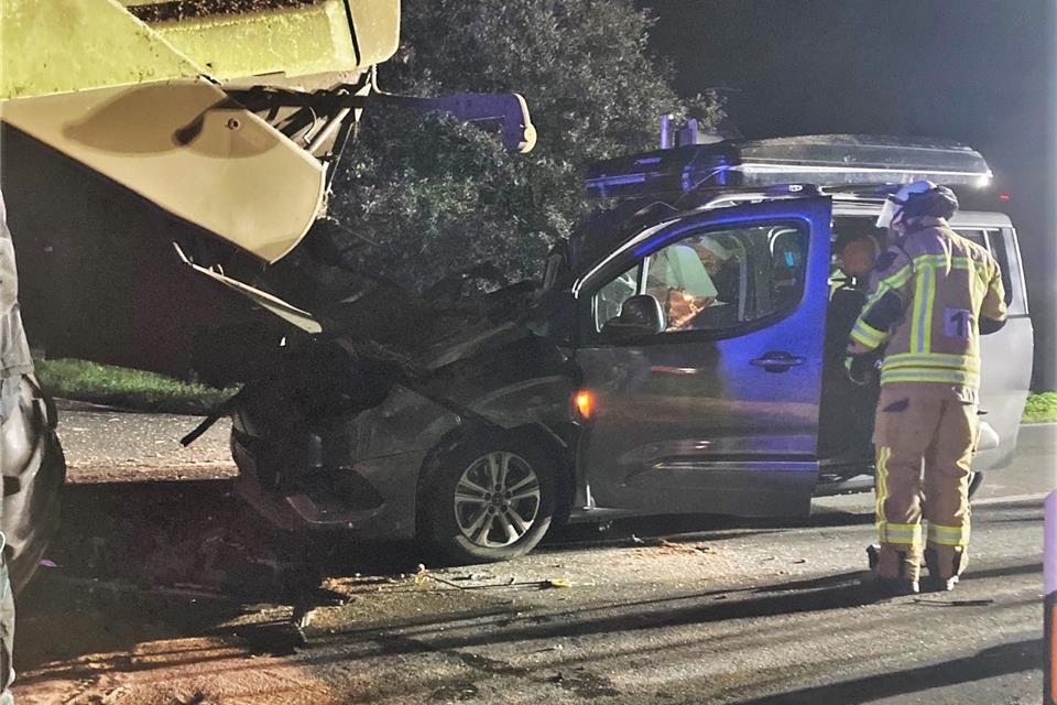 Autofahrer fährt ungebremst auf Mähdrescher in Marbeck auf 
