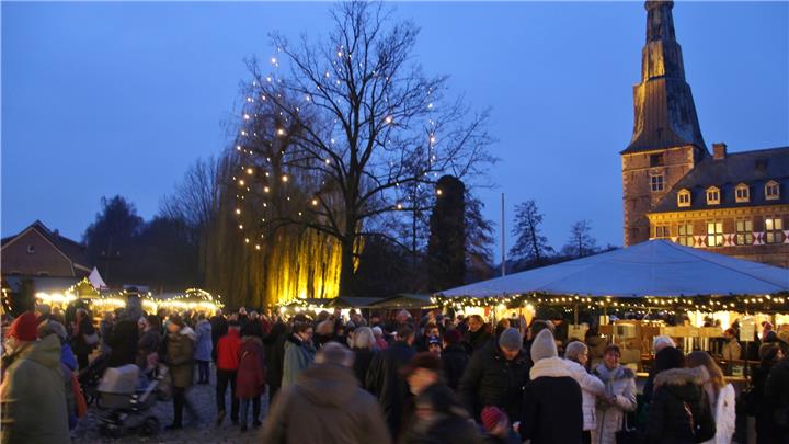 Adventsmarkt am Schloss in Raesfeld öffnet am Donnerstag 