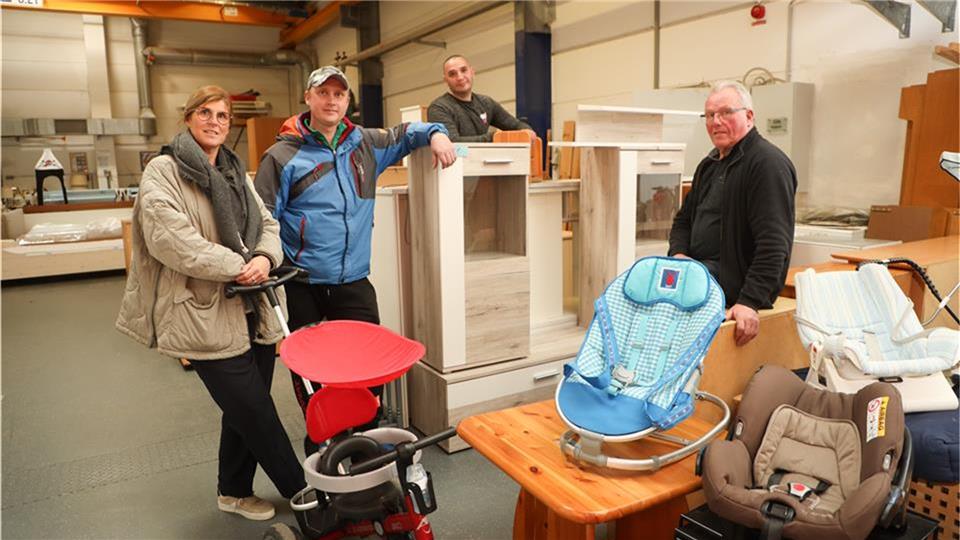 Ehrenamtliche erschaffen Möbellager für Bedürftige