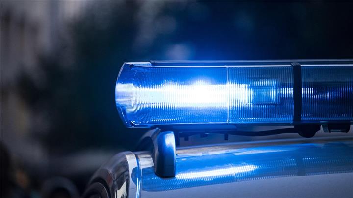 Mülltonne an Schule an der Neumühlenallee in Brand geraten Mülltonne an Schule an der Neumühlenallee in Brand geraten