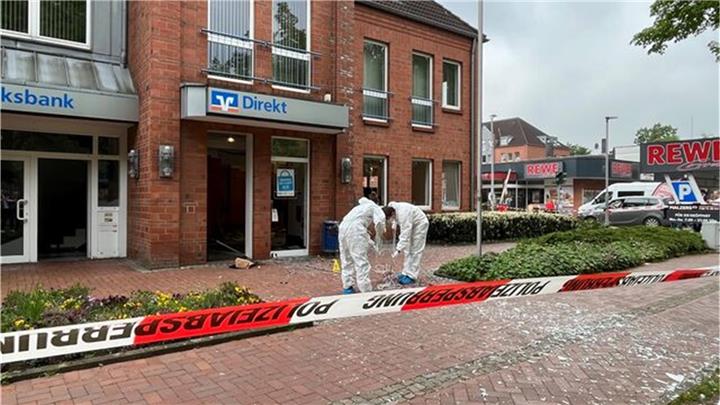 Unbekannte sprengen erneut Bankautomat in Schermbeck Unbekannte sprengen erneut Bankautomat in Schermbeck