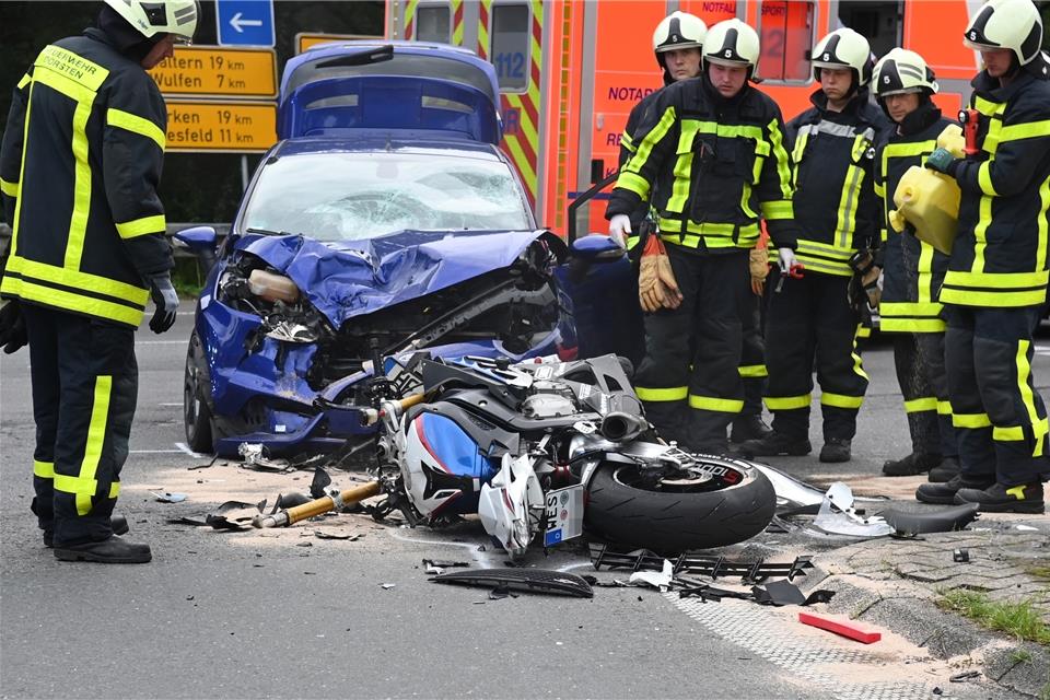 Motorradfahrer am Freudenberg lebensgefährlich verletzt