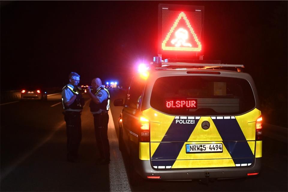  Sperrung auf der A 31 wegen Ölspur