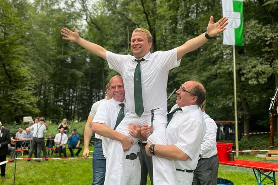 Jubel beim neuen König Dominik Osterkamp 