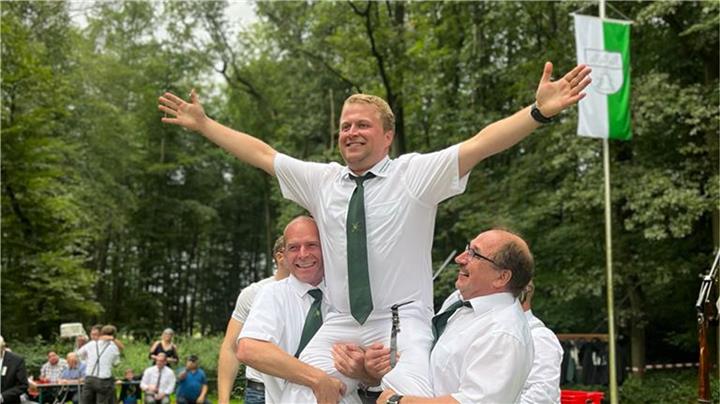 Jubel beim neuen König Dominik Osterkamp Jubel beim neuen König Dominik Osterkamp