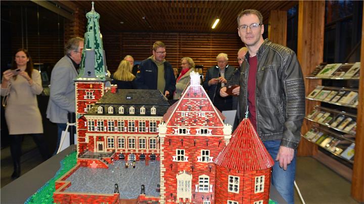 Schloss Raesfeld aus Lego steht im Naturparkhaus 