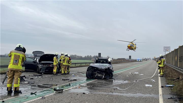 Schwerer Unfall auf der B 67 in Borken: Vier Verletzte  