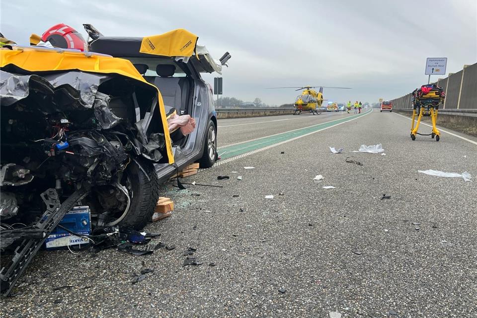 Schwerer Unfall auf der B 67 in Borken: Vier Verletzte  