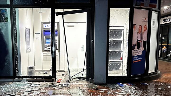 Sprengung eines Bankautomaten am Wulfener Markt in Barkenberg 