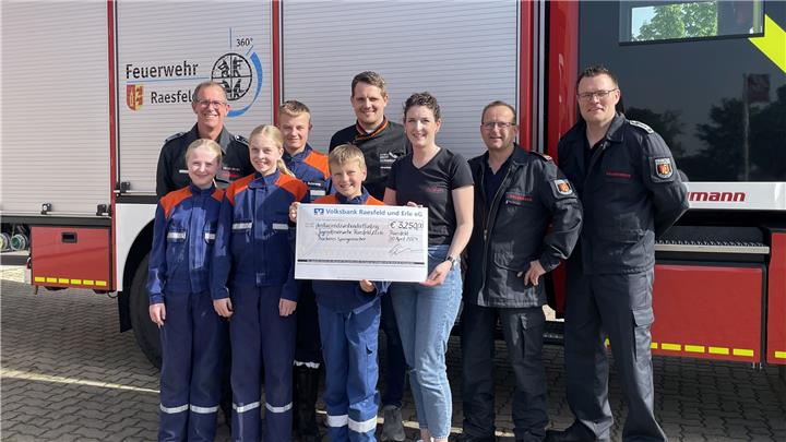 Bäckerei Spangemacher sammelte 3250 Euro für die Jugendfeuerwehr 