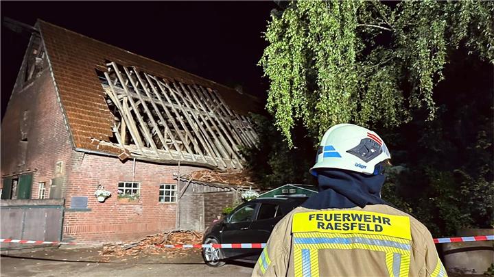 Dach eines Hauses in Erle eingebrochen 
