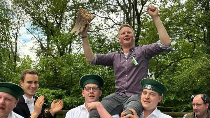 Patrick Kemper schießt in Nordick den Vogel ab Patrick Kemper schießt in Nordick den Vogel ab