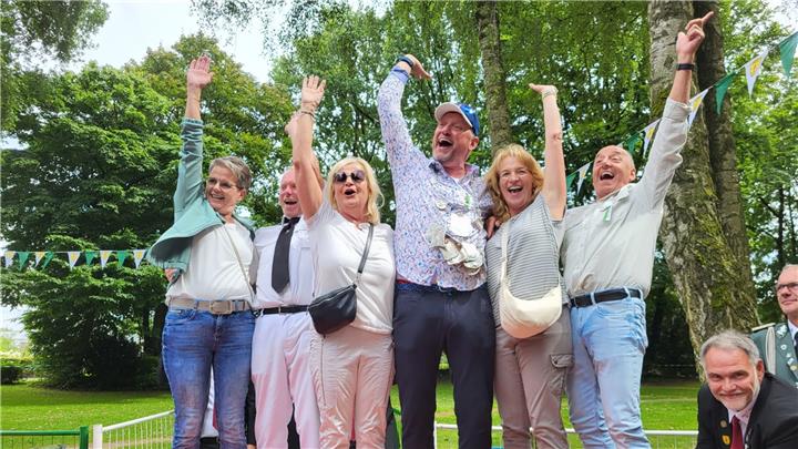 Vogelschießen: Meinolf Rosenberger ist neuer König in Raesfeld Vogelschießen: Meinolf Rosenberger ist neuer König in Raesfeld