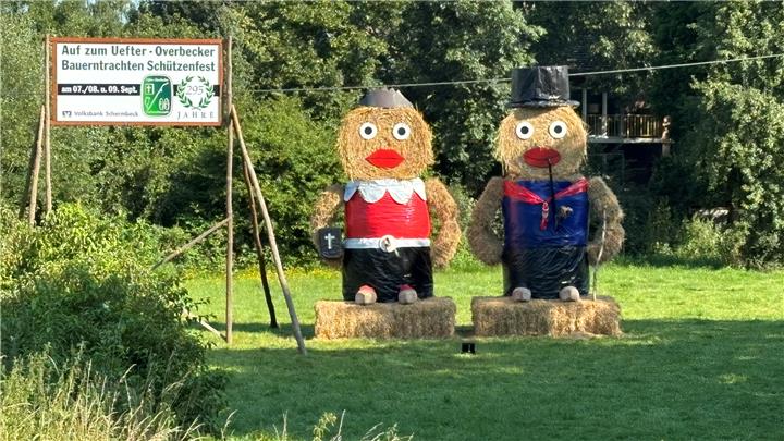 Üfte feiert in Tracht 