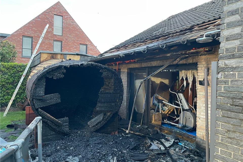 Fass-Sauna brennt in Raesfelder Garten nieder