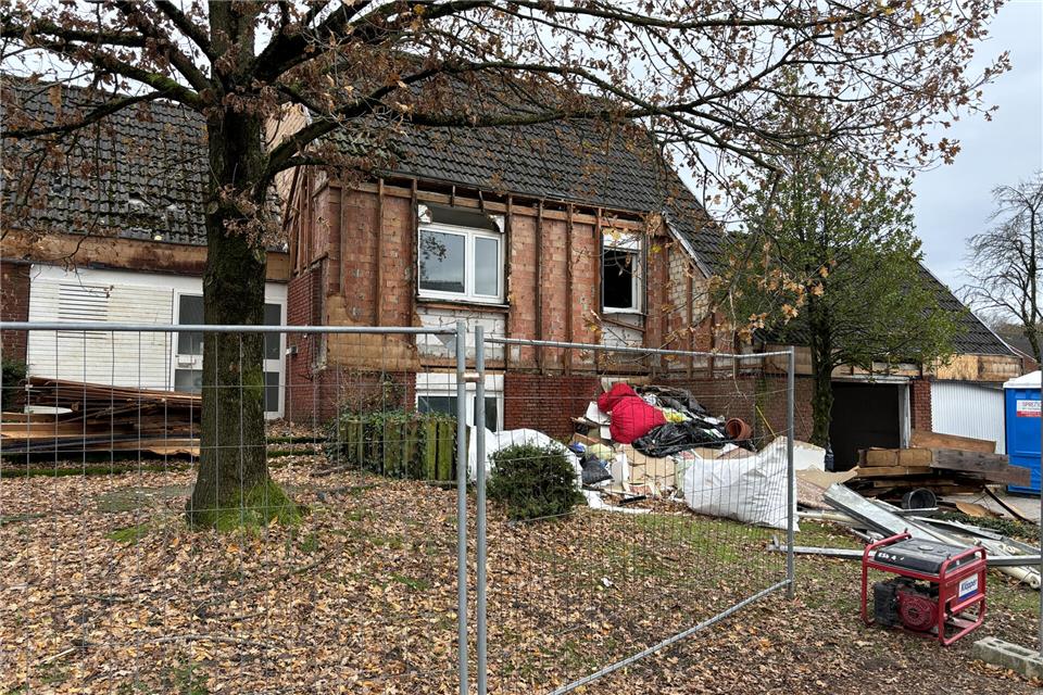 Abriss des ehemaligen Pfarrhauses in Erle wird vorbereitet