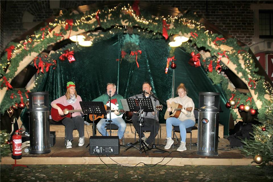 Raesfelder Adventsmarkt begeistert Gäste aus nah und fern 