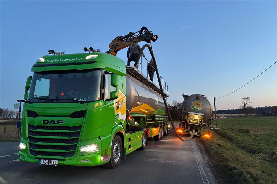 Lastwagen in Ramsdorf  von Fahrbahn abgekommen  