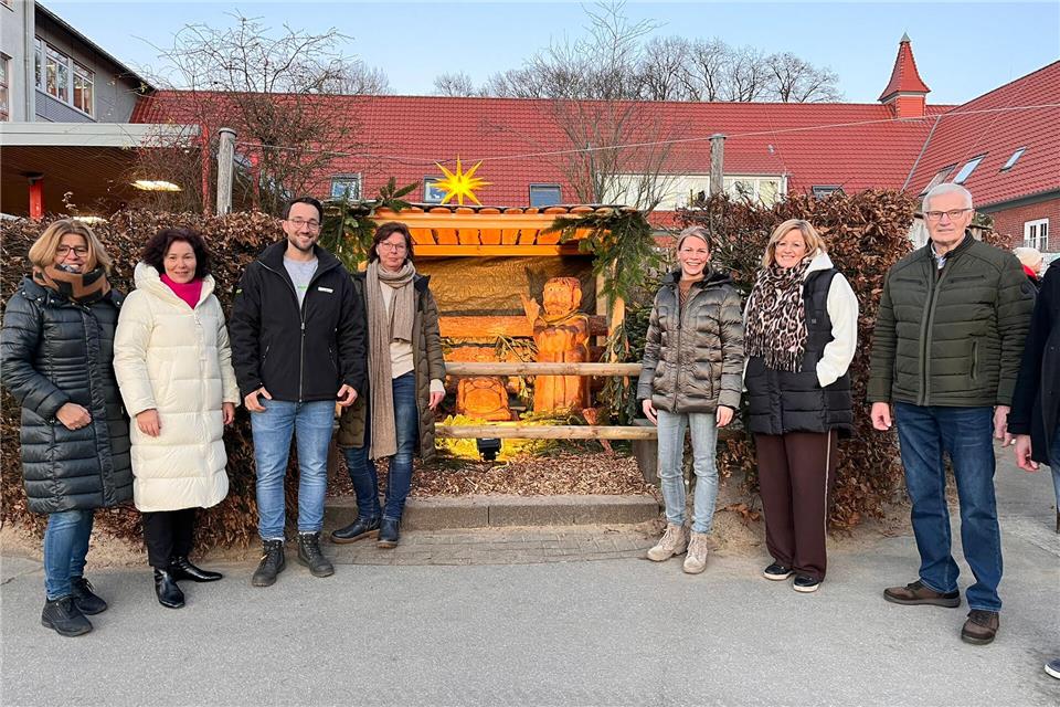 Heidener Marienschule erhält neue Krippe für den Schulhof 