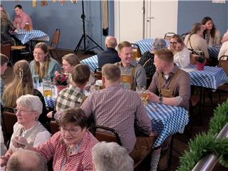 Borkenwirthe feiert Oktoberfest im April