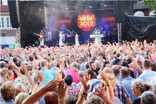Abba Gold auf dem Marktplatz in Borken