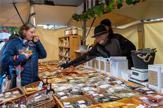 Remigius-Sonntag lockt Besucher trotz Regen und Sturm