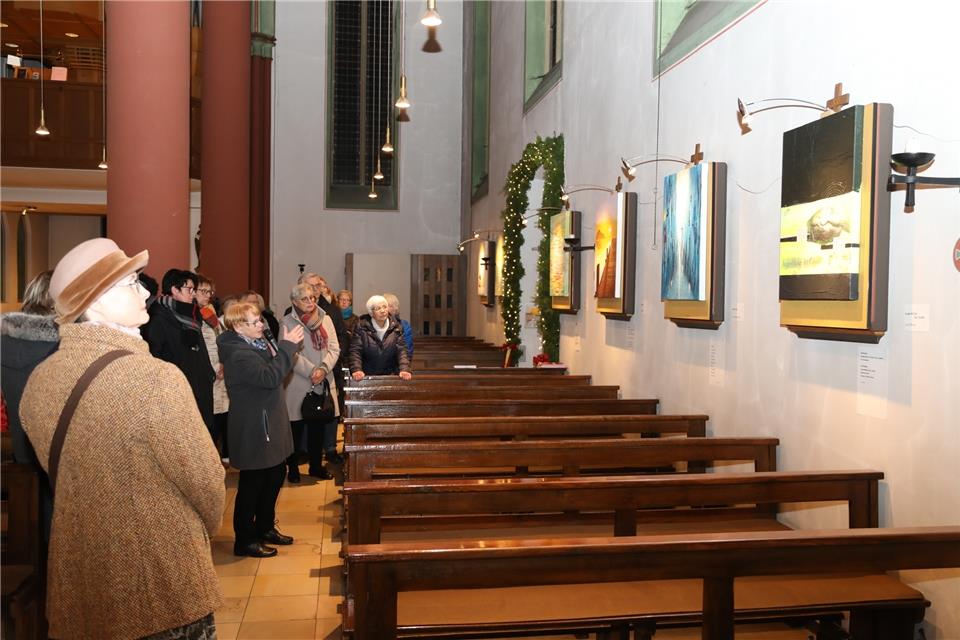 Bilder der Rekener Farbmüller verdecken zur Adventszeit die des Kreuzweges.