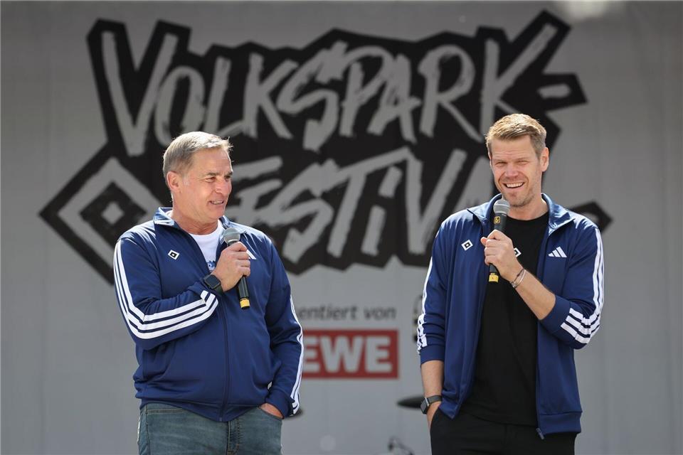 Bildeten bis Ende Dezember 2025 das Vorstandsteam des Hamburger SV: Stefan Kuntz und Eric Huwer (r). (Archivbild)Christian Charisius/dpa