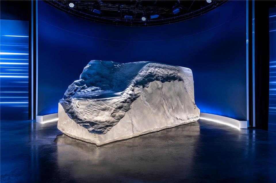 Parallel zum VLE: Mercedes bereitet Sprinter-Nachfolger vor  Bildhauerischer Vorgeschmack auf die neue Van-Generation: Mercedes hat eine Skulptur enthüllt, die erste Designhints für die kommenden Kastenwagen gibt.Mercedes-Benz AG/dpa-tmn