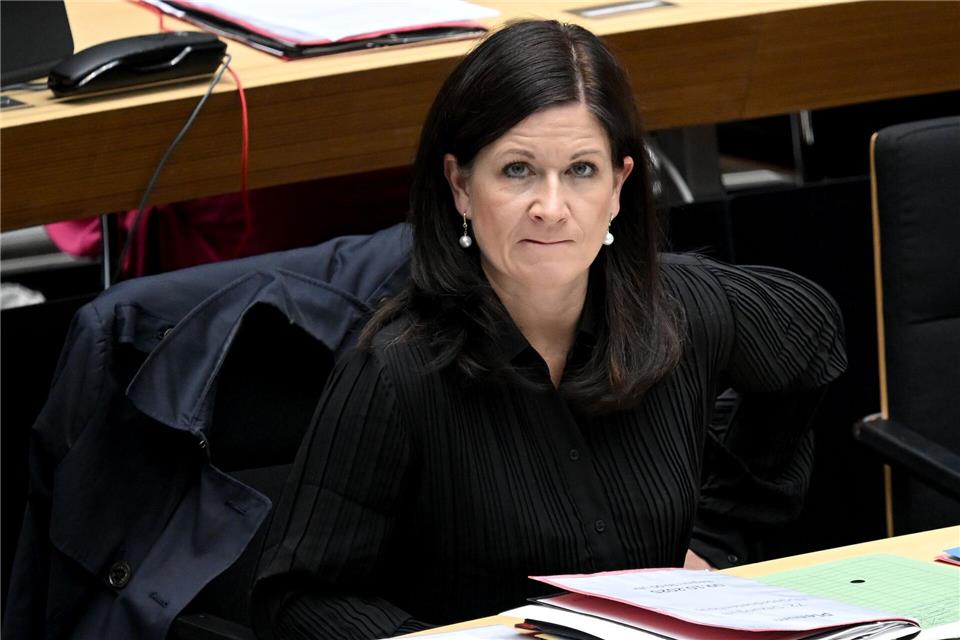 Bildungssenatorin Katharina Günther-Wünsch (CDU) fordert vollständige Aufklärung der Vergewaltigungsvorwürfe. (Archivbild)  Britta Pedersen/dpa