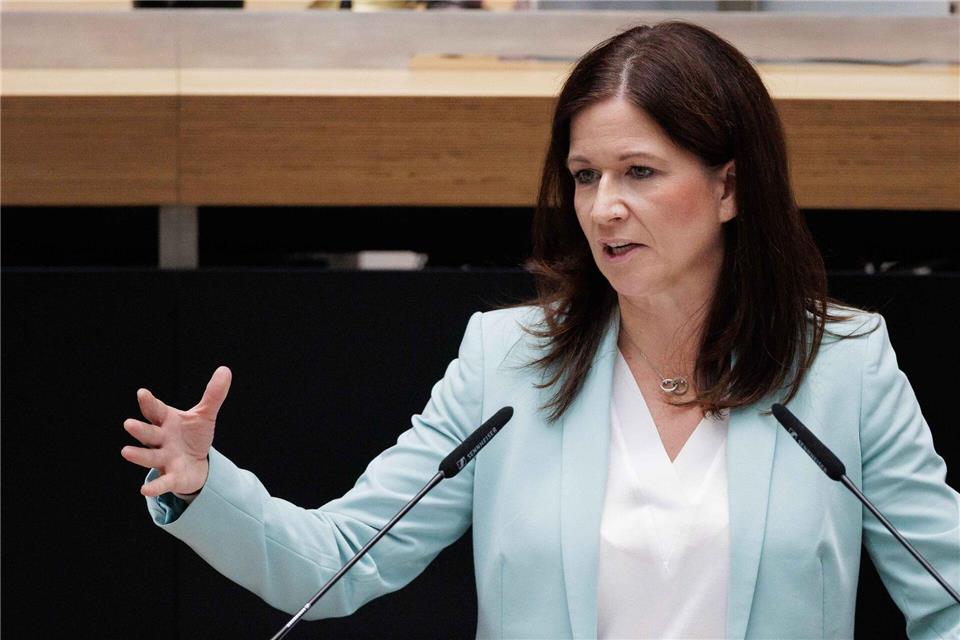 Bildungssenatorin Katharina Günther-Wünsch (CDU) geht davon aus, dass in Berlin bald alle Lehrkräfte verbeamtet sind, die das beantragt haben. (Archivfoto) Carsten Koall/dpa