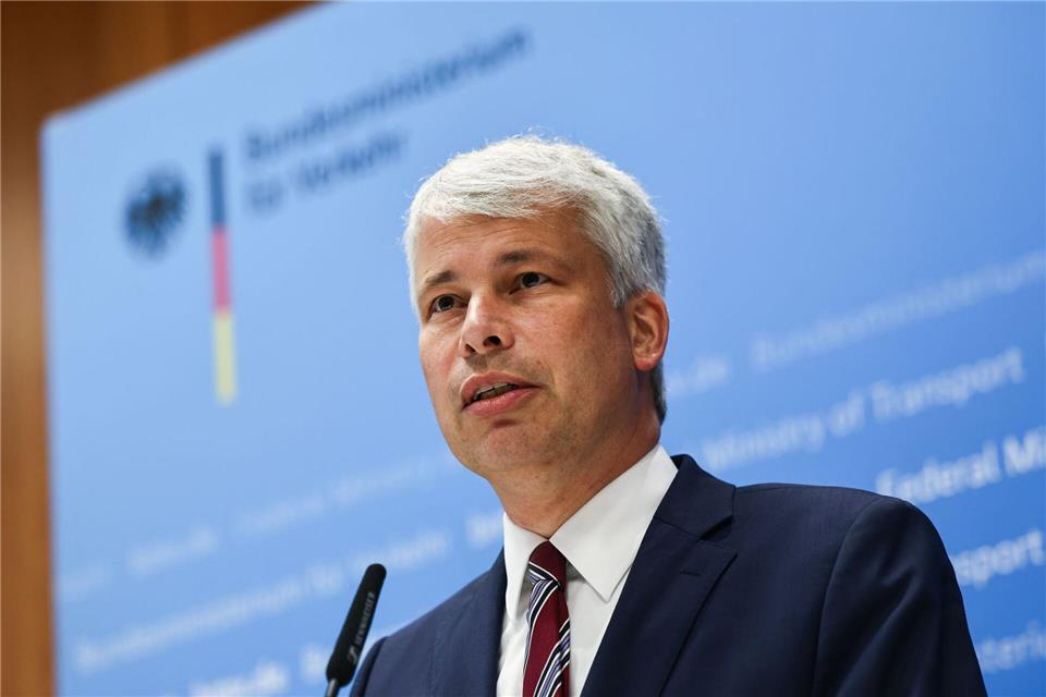 Bilger hat bereits eine Konferenz zum Niedrigwasser veranstaltet - den Grünen reicht das aber nicht. (Archivbild)Oliver Berg/dpa